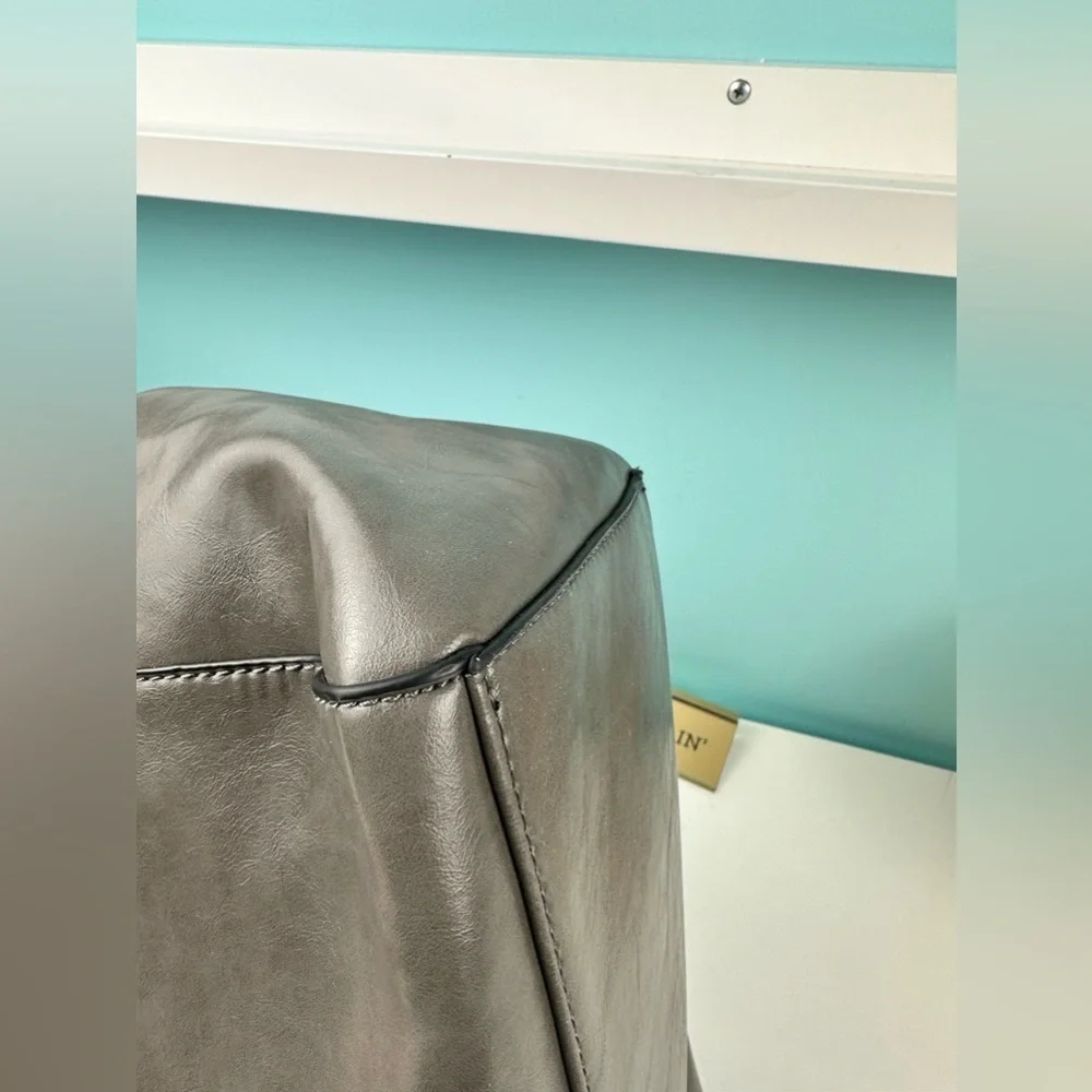 Nine West ladies gray leather handbag, excellent condition